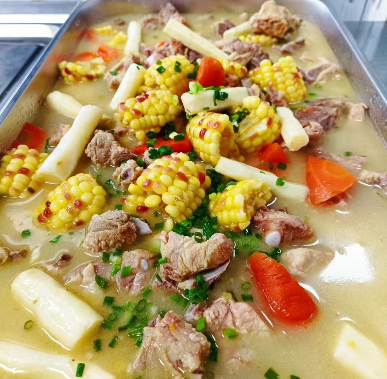 今日开餐：孩子们开吃(图2)
