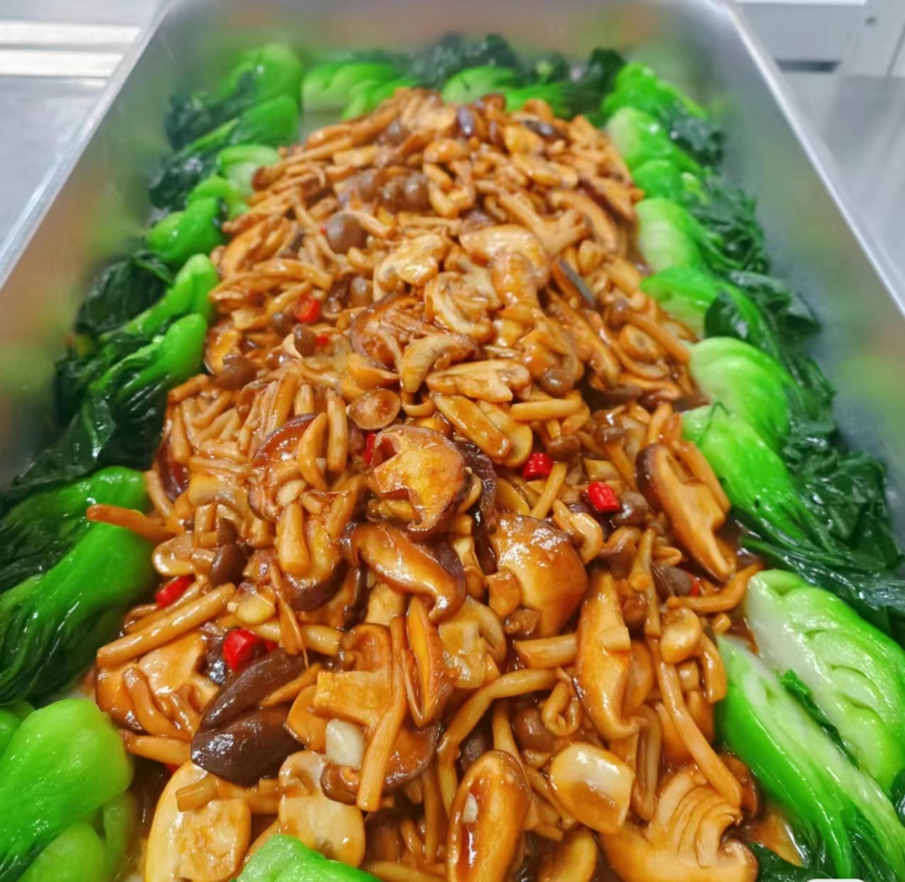 今日开餐：孩子们开吃(图1)